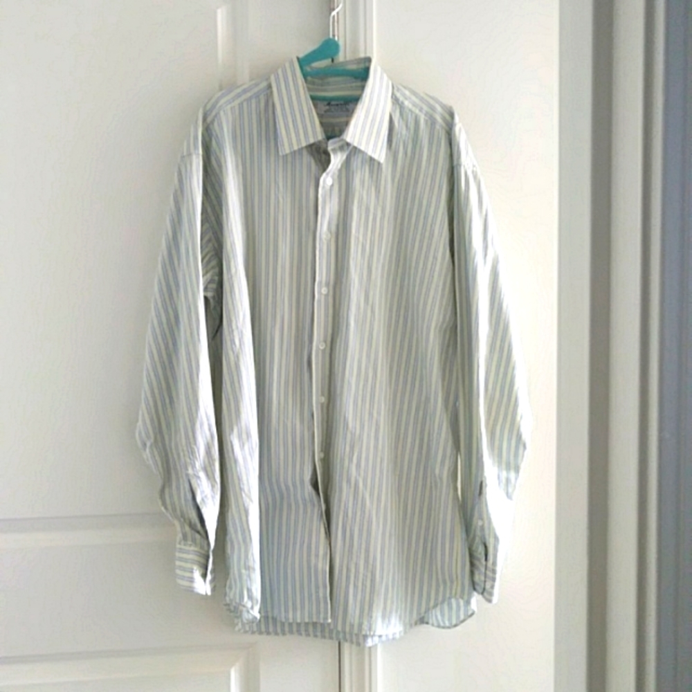 Hardly worn men button down shirt